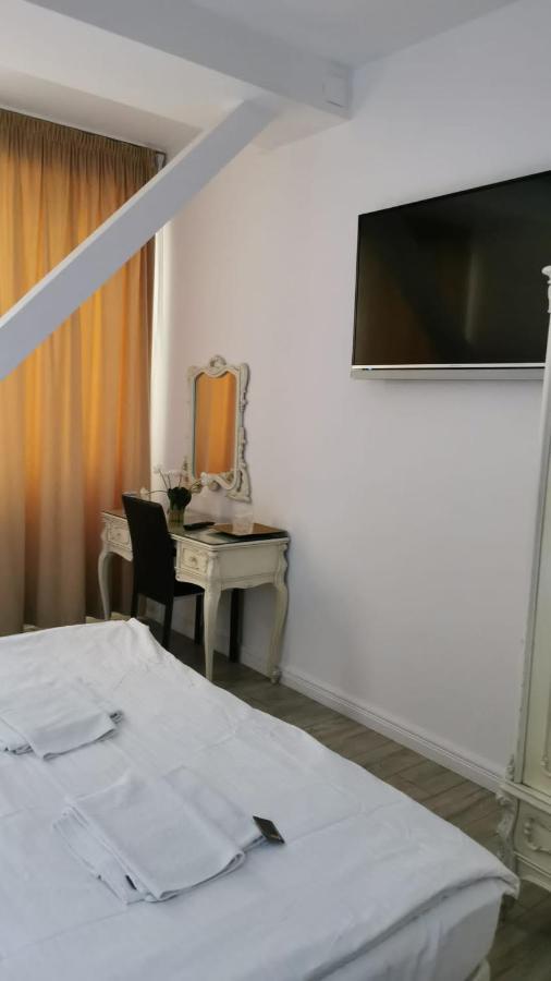 Nevis Fundeni Hotel บูคาเรสต์ ภายนอก รูปภาพ